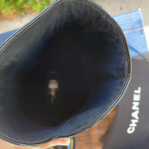 SOLD!!!! Authentic Chanel Interlocking CC Patent Leather Boots Size 37 C - Picture 13 of 15